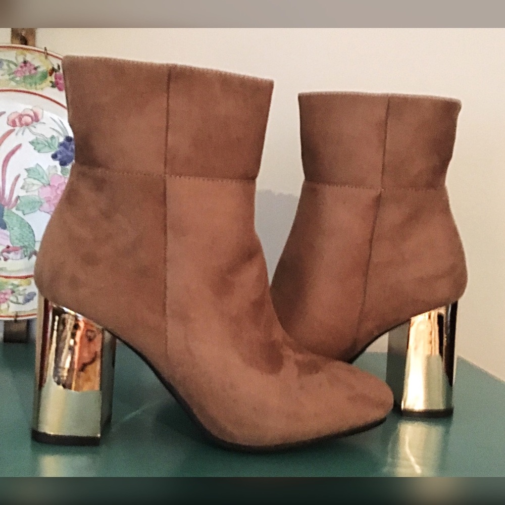 LAST PAIR ❤️🛍 Camel Faux Suede Gold Heel Booties! - Picture 2 of 5